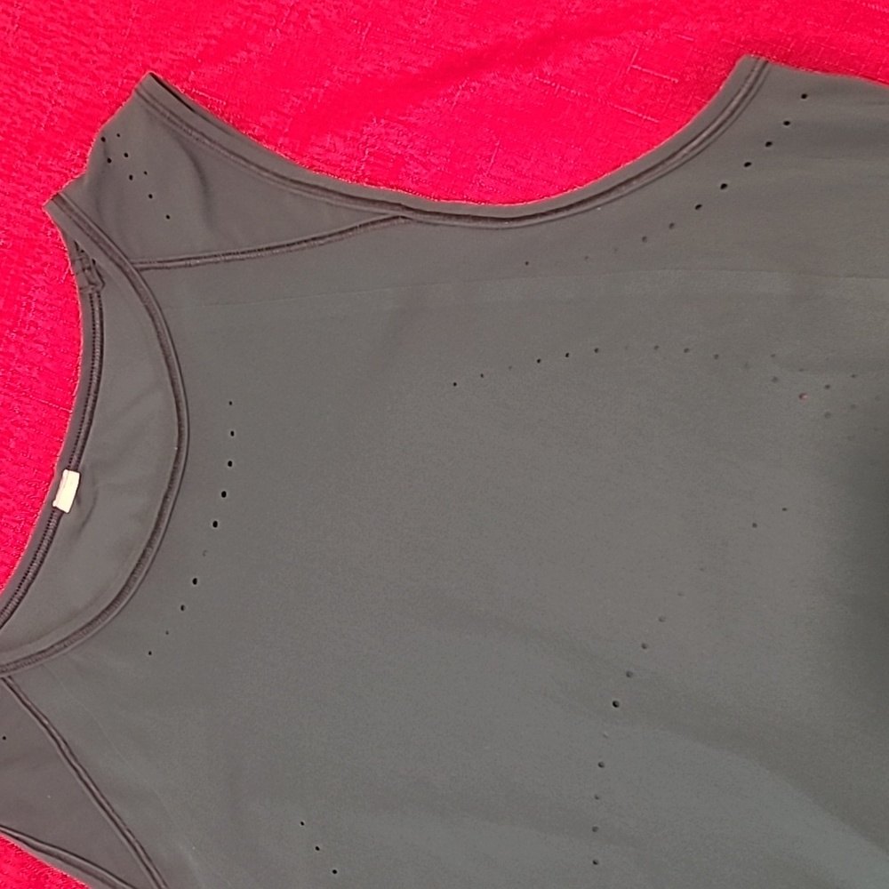 Lululemon Atletica Active Top Cropp, Size 6, Color Green 👌 😍 - Picture 3 of 9